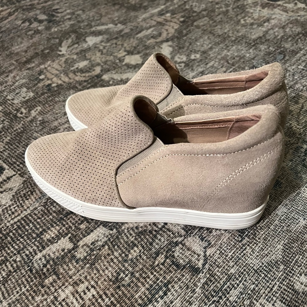 Caslon Allie wedge sneakers in taupe suede 7.5